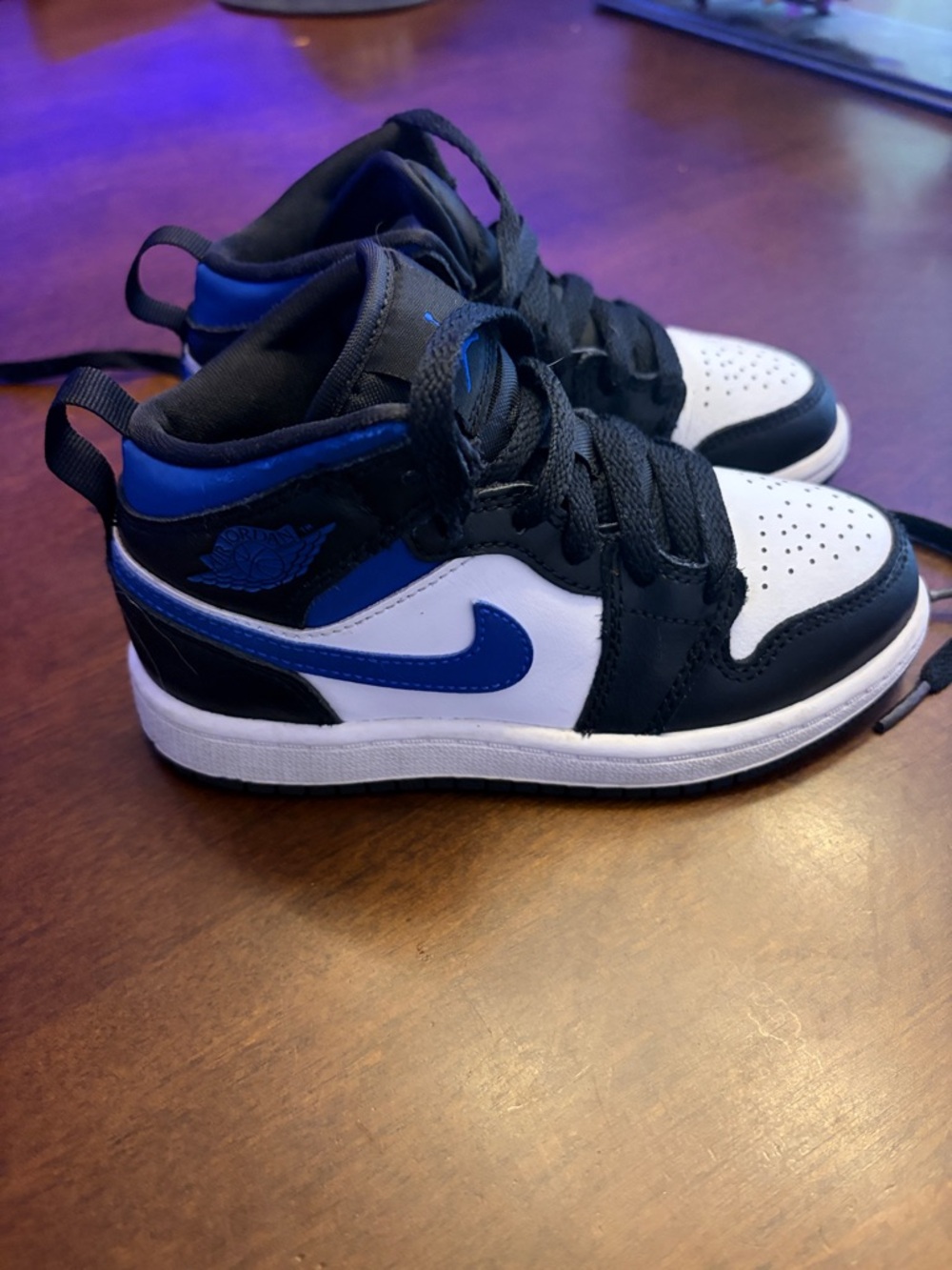 Kids Nike air Jordan High-Top Sneakers in Black White and Blue